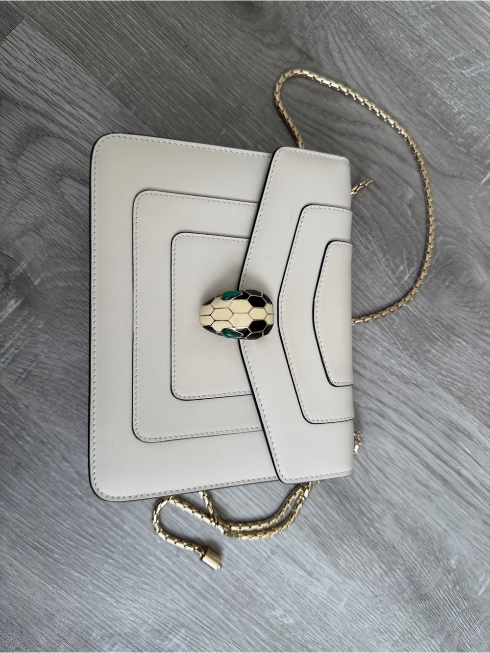 BVLGARI Serpenti Forever White Leather Shoulder Bag Gold Chain - Picture 2 of 8